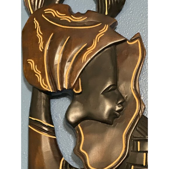 Wooden Plaque of Map of Africa with the face of an African woman under a palm - Picture 4 of 5